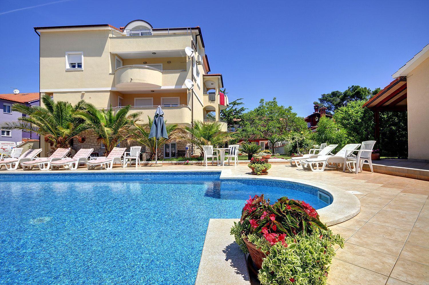 Zum Sandstrand Sind Es Wenige Gehminuten - Geniessen Sie Aber Auch Die Zeit Am Pool Μεντουλίν Εξωτερικό φωτογραφία